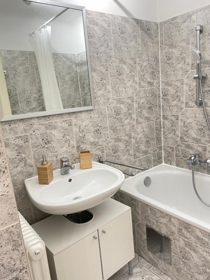 Cosy Apartment Near Schoenbrunn & Meidlinger Market Vienna Esterno foto